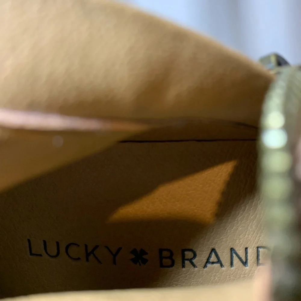 Lucky Brand inside zip